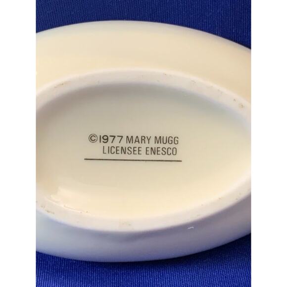 Porcelain Egg Shape Trinket box with Baby Bird and Butterfly 1977 Mary Mugs - Picture 5 of 8